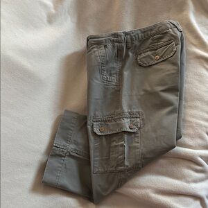 Mountain Khakis size 8 Cargo capri pants